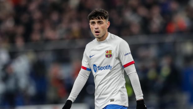 Pedri en acción en la UEFA Champions League 2023/2024